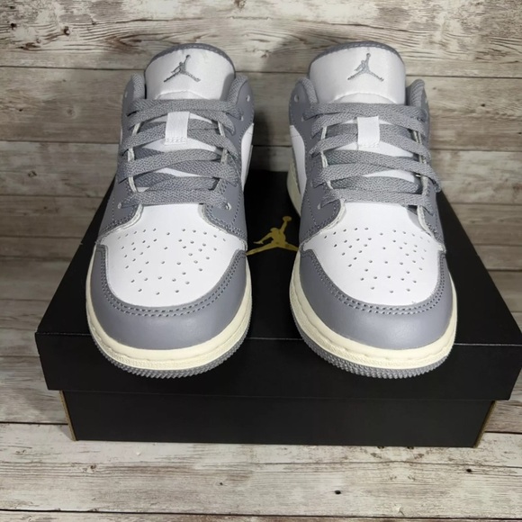 Nike Air Jordan 1 Low Vintage Grey Shoes 553560-053 (GS) Youth Sizes - Picture 2 of 15